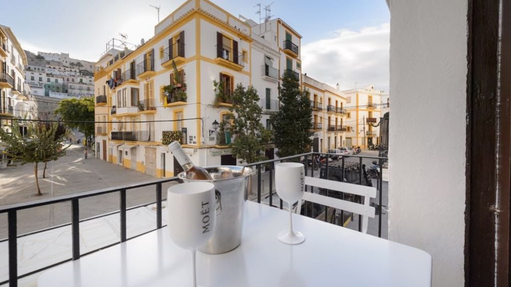 Apartment  with 1 room in Dalt vila