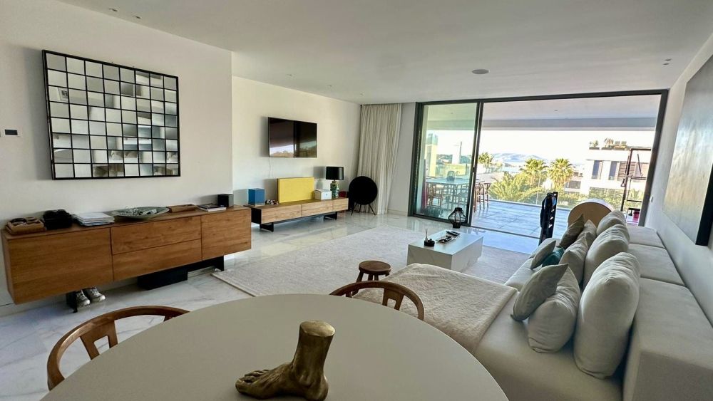 Penthouse with 3 rooms in Cap martinet