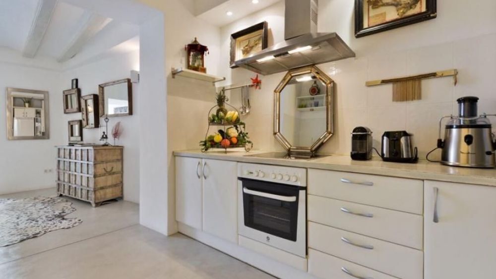 Apartment  with 1 room in Dalt vila