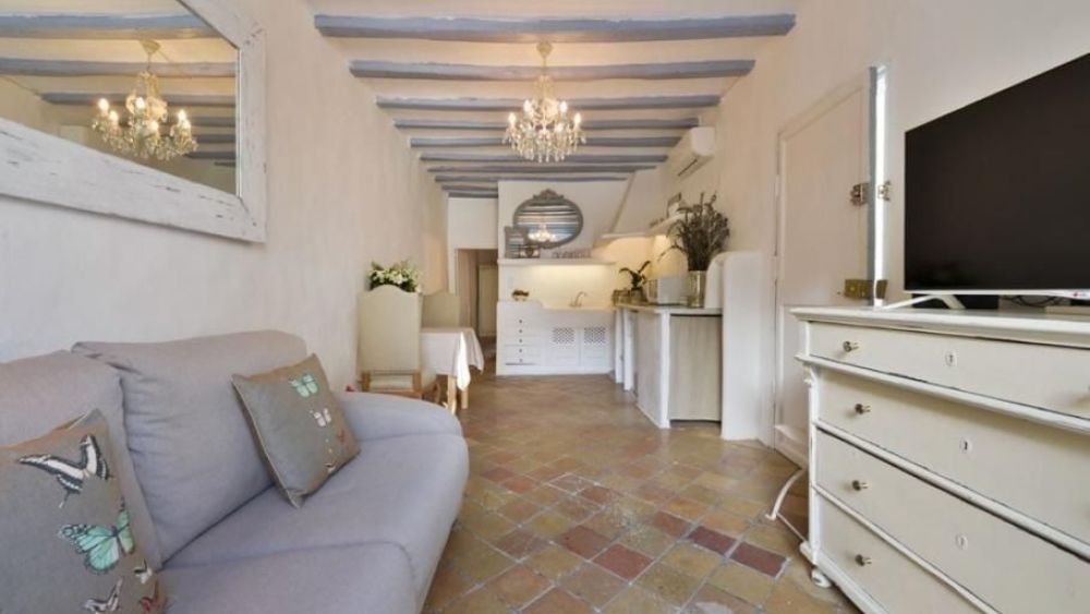 Apartment  with 1 room in Dalt vila