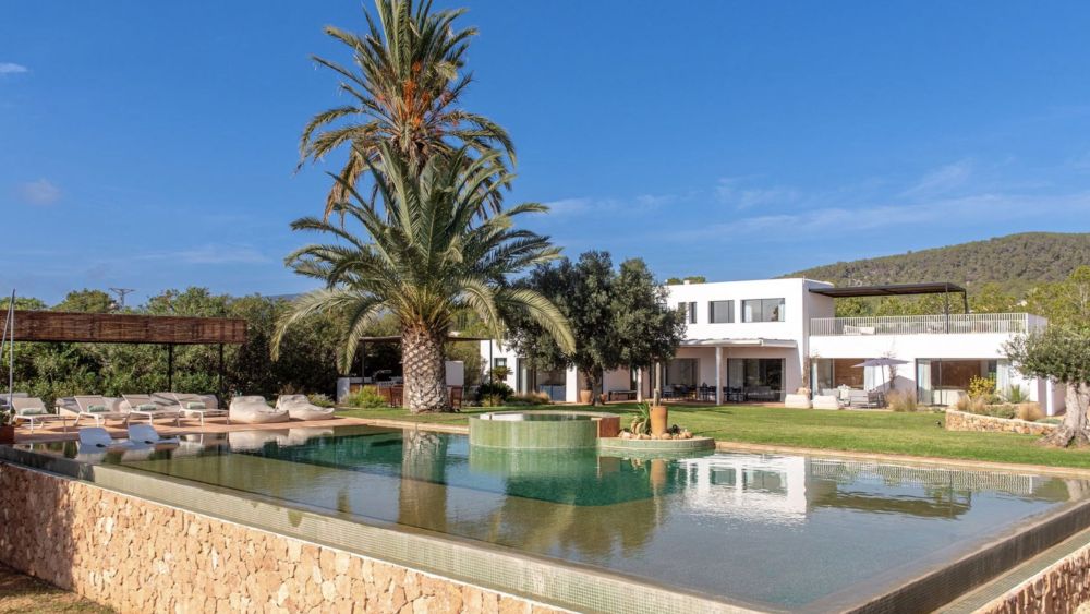 Villa with 5 rooms in Cala jondal