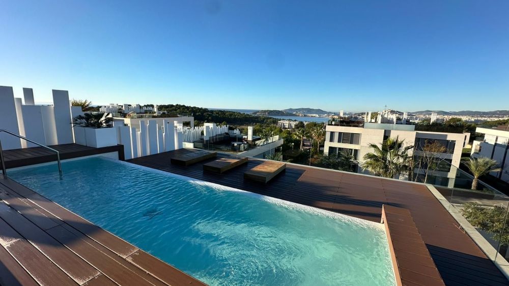 Penthouse with 3 rooms in Cap martinet