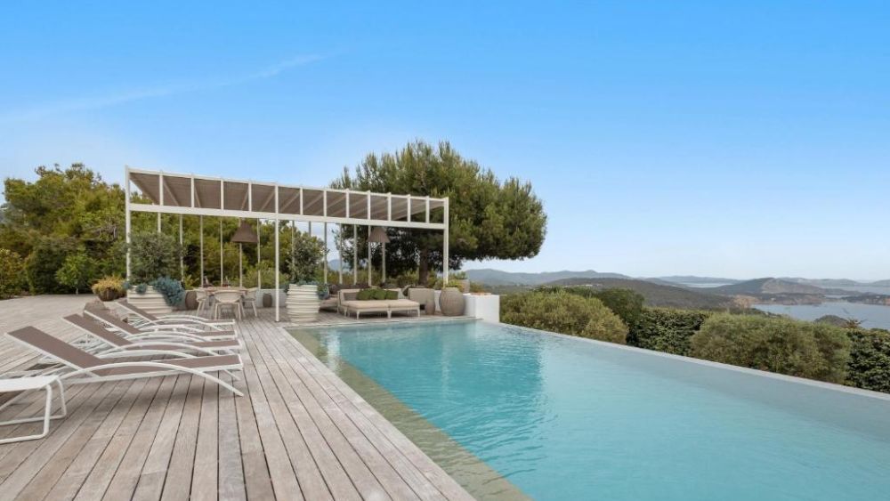 Villa with 4 rooms in  Es Cubells