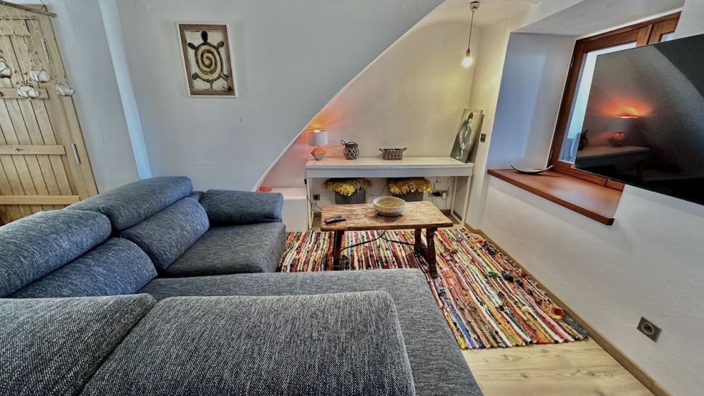 Apartment  with 1 room in Dalt vila