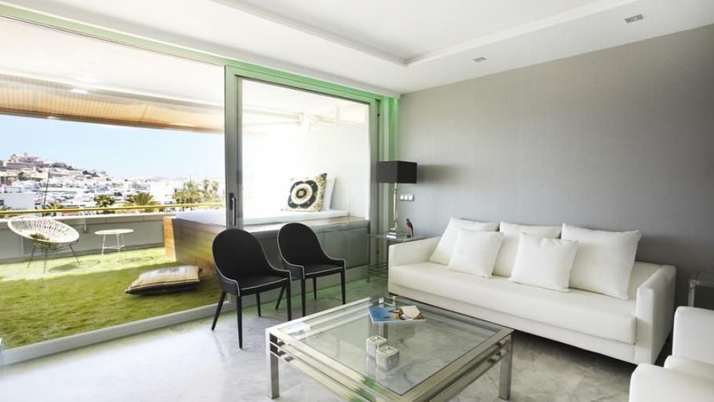 Penthouse with 4 rooms in Paseo maritimo